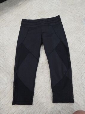Athleta Leggings Womens M Black Mesh Lace Yoga Pant Stretch Crop Capri Gym B22